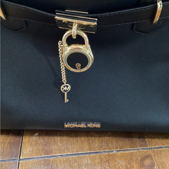 Michael Kors Black and Cream Satchel - Picture 13 of 16